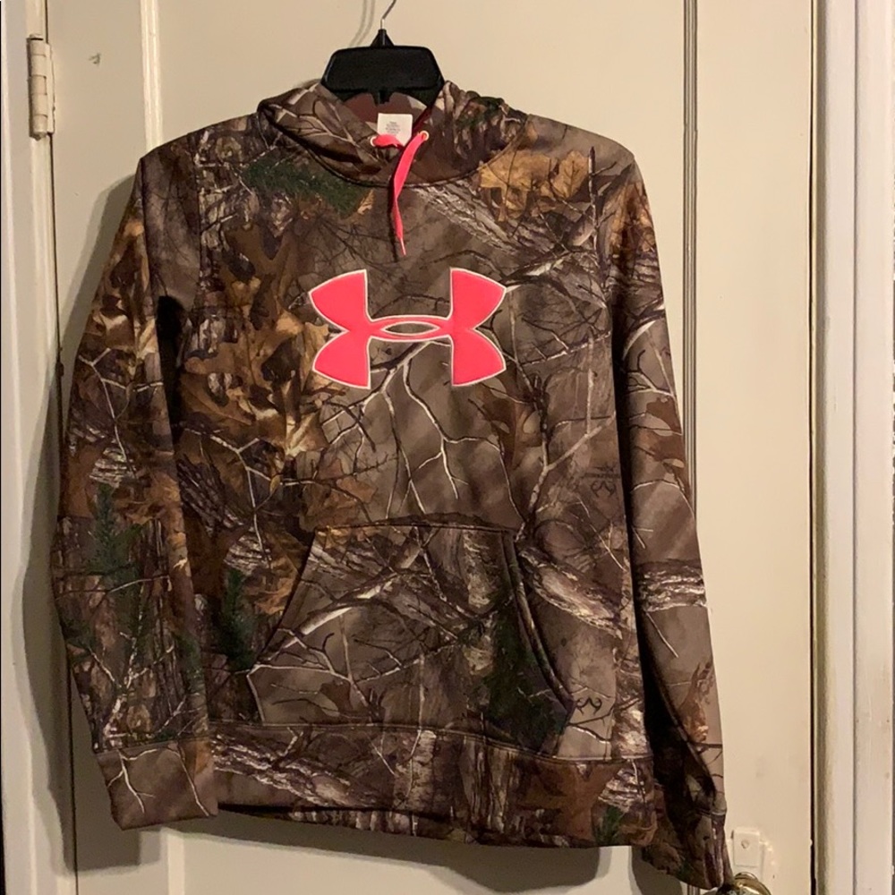 NWT woman’s Camo under armour hoodie large
